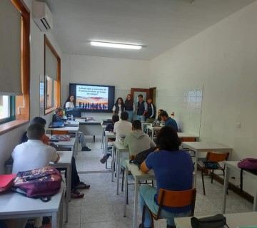 A família e a escola, parceiras no processo complexo de educar alguém