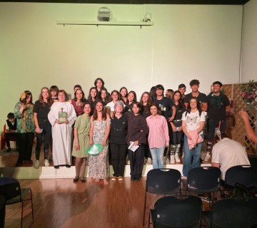 Alunos do 1.º C assistem à peça “Ai, Inês, que mal fiz eu a Deus!”, pelo TEATRETAS – 1 de junho de 2023