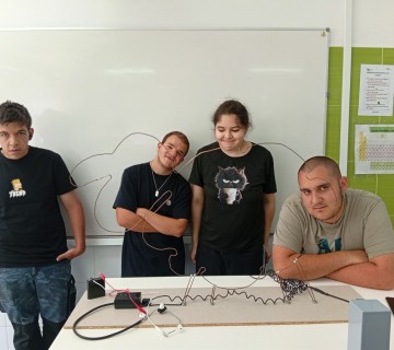 ALUNOS DESENVOLVEM O PROJETO